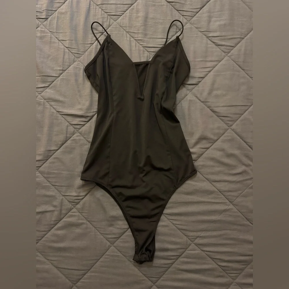 Sleek Black Plunge V Women's Bodysuit - Picture 3 of 10